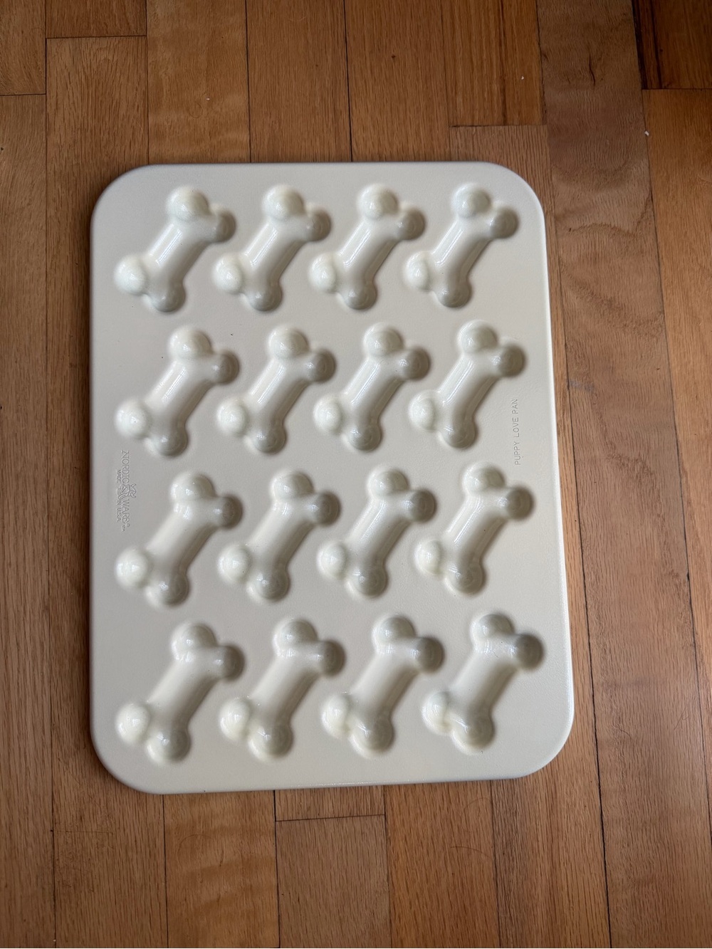 Dog Treat Pan Nordicware - non stick